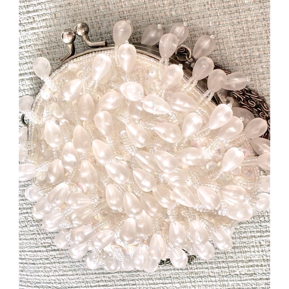 Formal evening clutch in white translucent stones, clear beads and sequins. - Picture 2 of 7